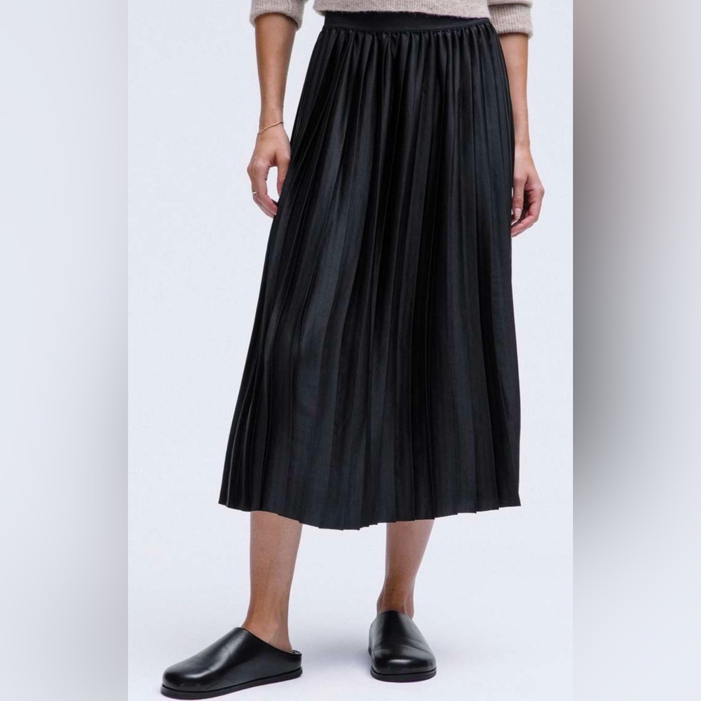 Lululemon Pleated Satin Midi Skirt Black Medium